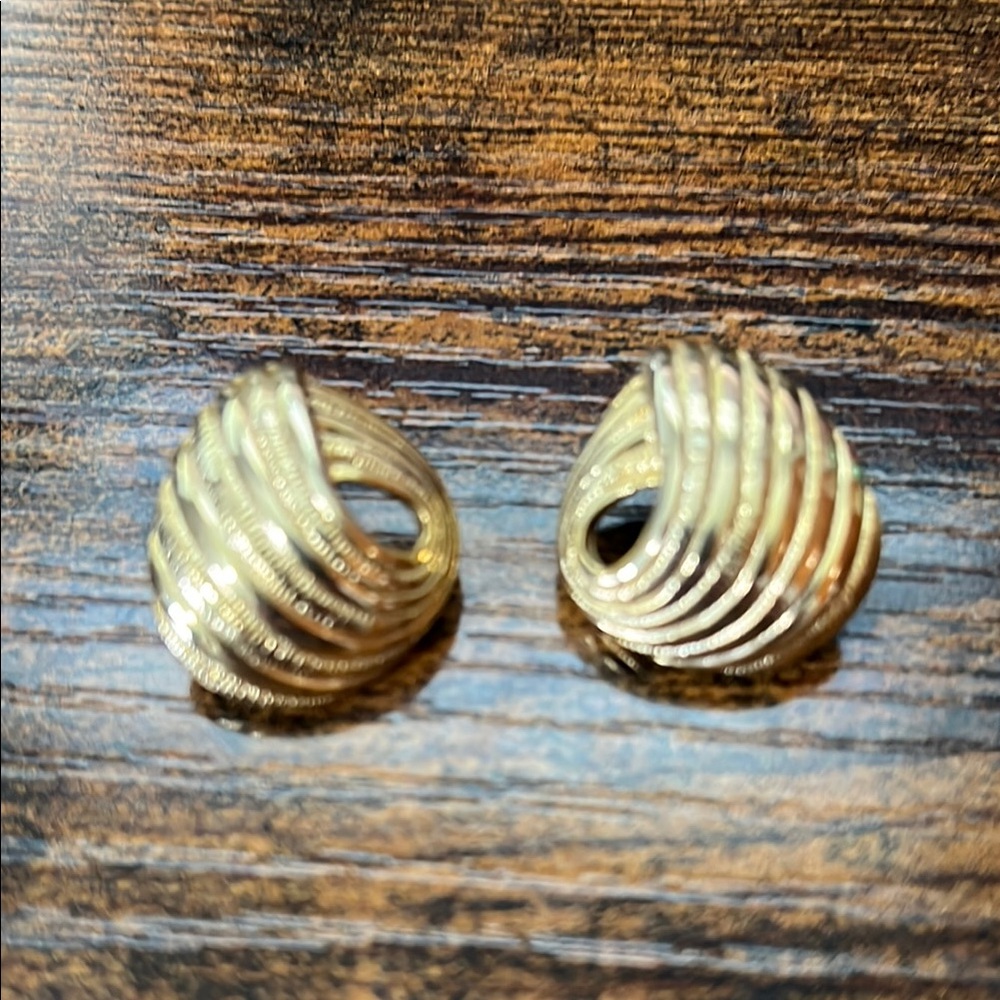 Elegant Gold-Tone Women's Earrings